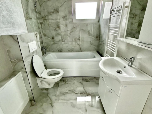Apartament 4 camere - Rediu
