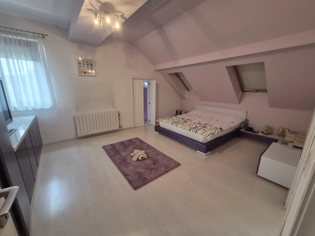 Apartament 5 camere - Bucium