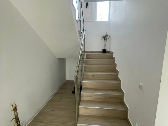 Apartament 4 camere - Miroslava