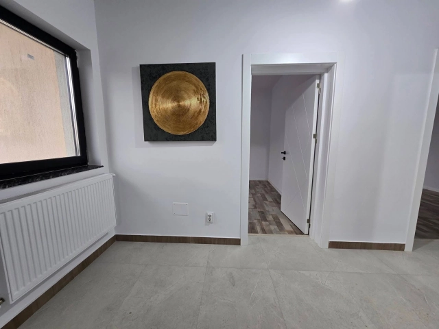 Apartament 4 camere - Miroslava
