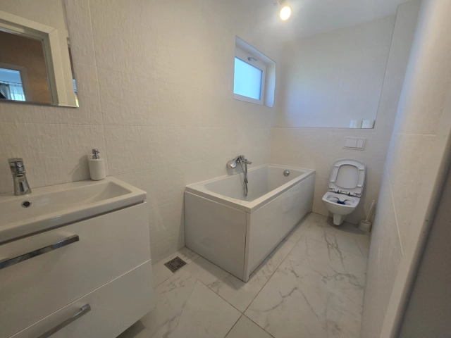 Apartament 4 camere - Bucium