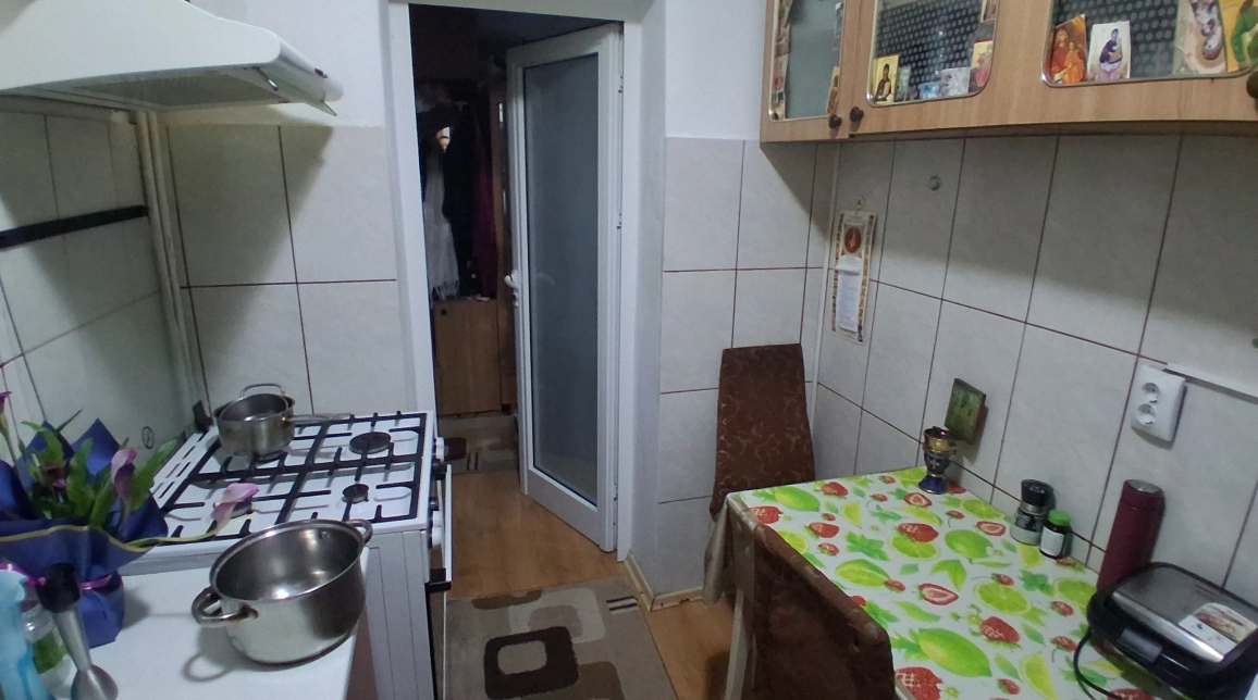 Oferta Pacurari apartament 56 mp, 3 camere, semidecomandat, de vanzare,  ALPHA BANK imagine 2