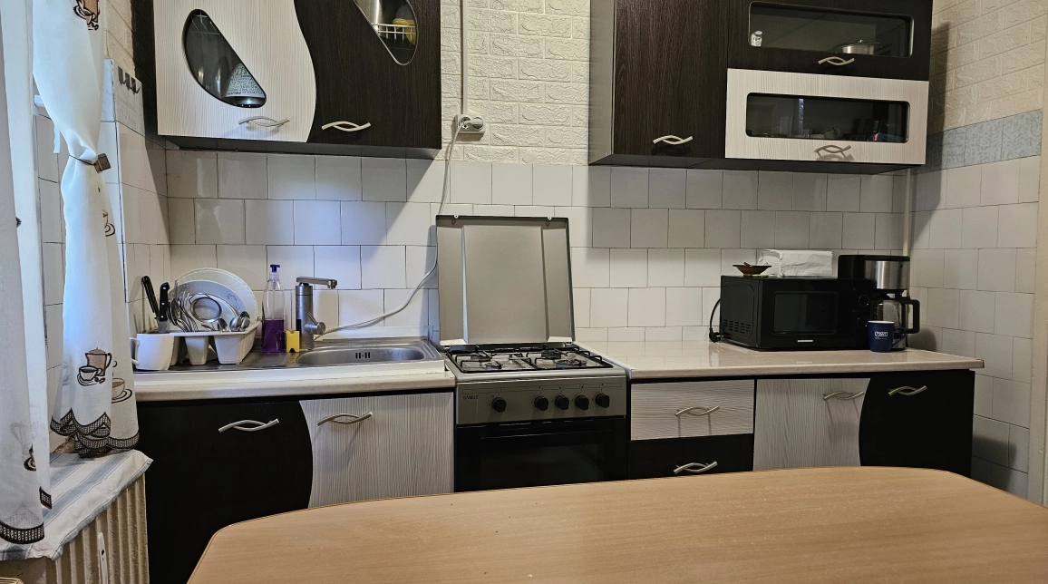 Oferta De vanzare apartament, 3 camere, semidecomandat, 65 mp, Podu Ros,  Salubris imagine 1