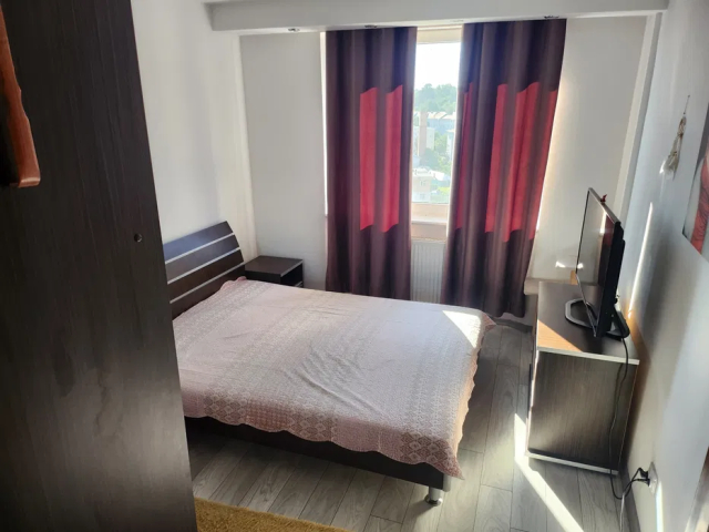 Central apartament  72 mp, 3 camere,  semidecomandat, de vanzare,  (Dacia) 162689