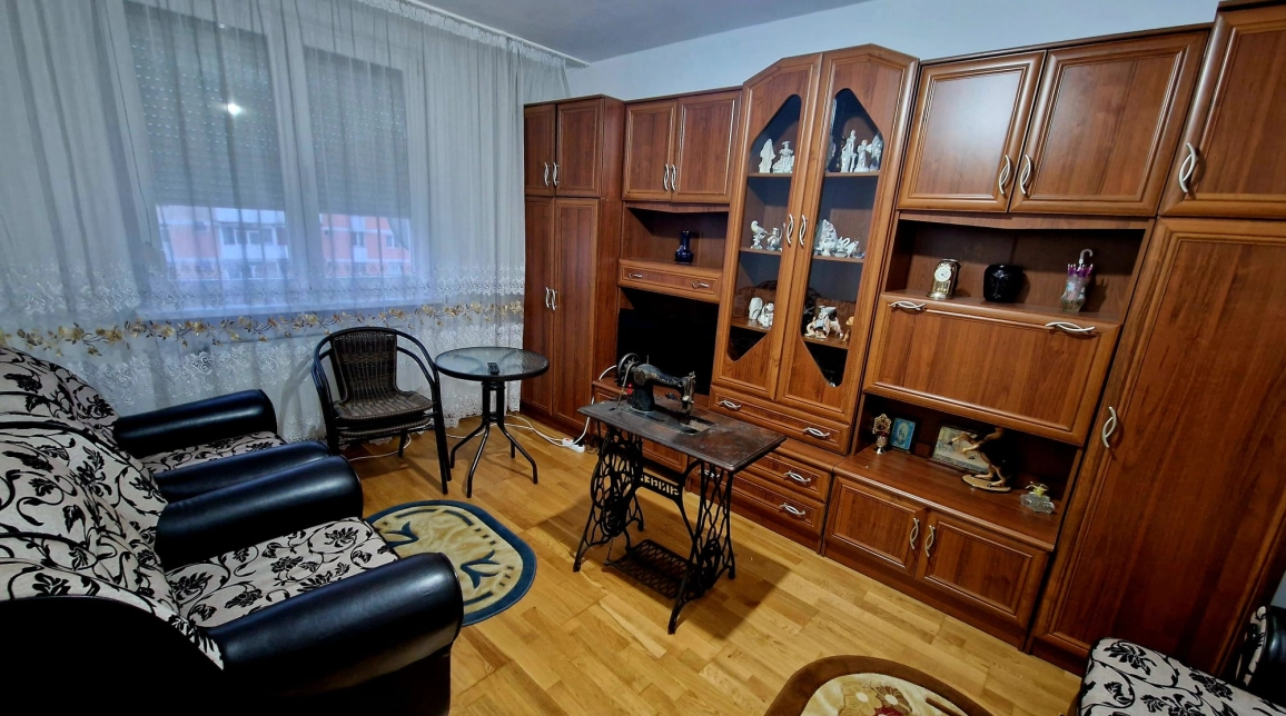 Oferta Calea Romanului apartament 45 mp, 2 camere, decomandat, de vanzare imagine 1