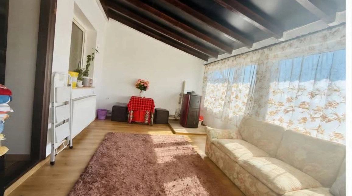 Oferta Girov apartament 62 mp, 2 camere, decomandat, de vanzare imagine 2