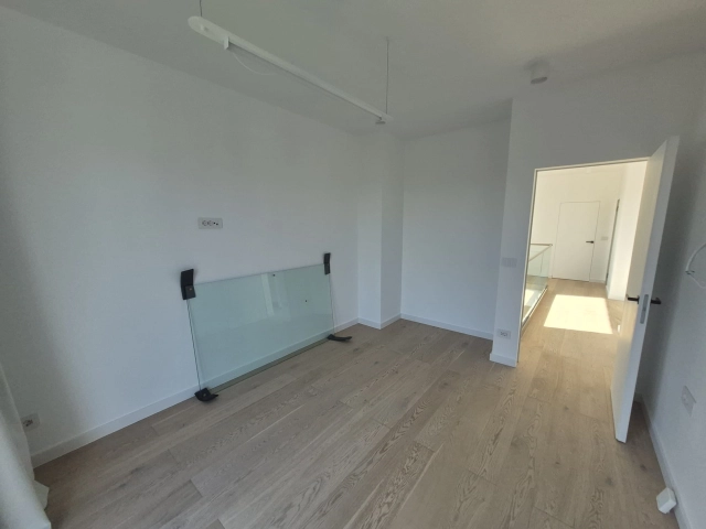 Apartament 5 camere - Miroslava