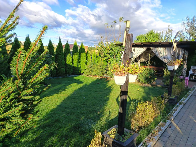 Casa, 4 camere, 96mp, Nicolina, de vanzare,  (Al. Strugurilor - 1 km de linia de tramvai) 158876