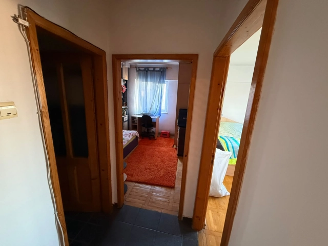 Apartament 3 camere - Podu Ros