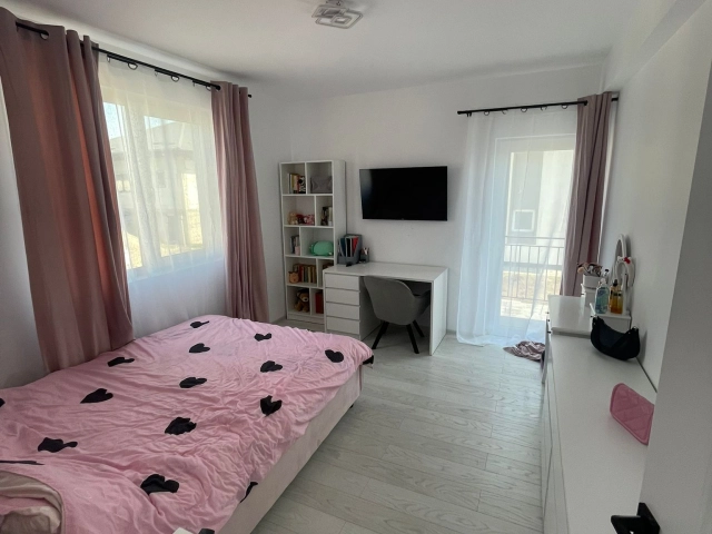 Apartament 4 camere - Miroslava