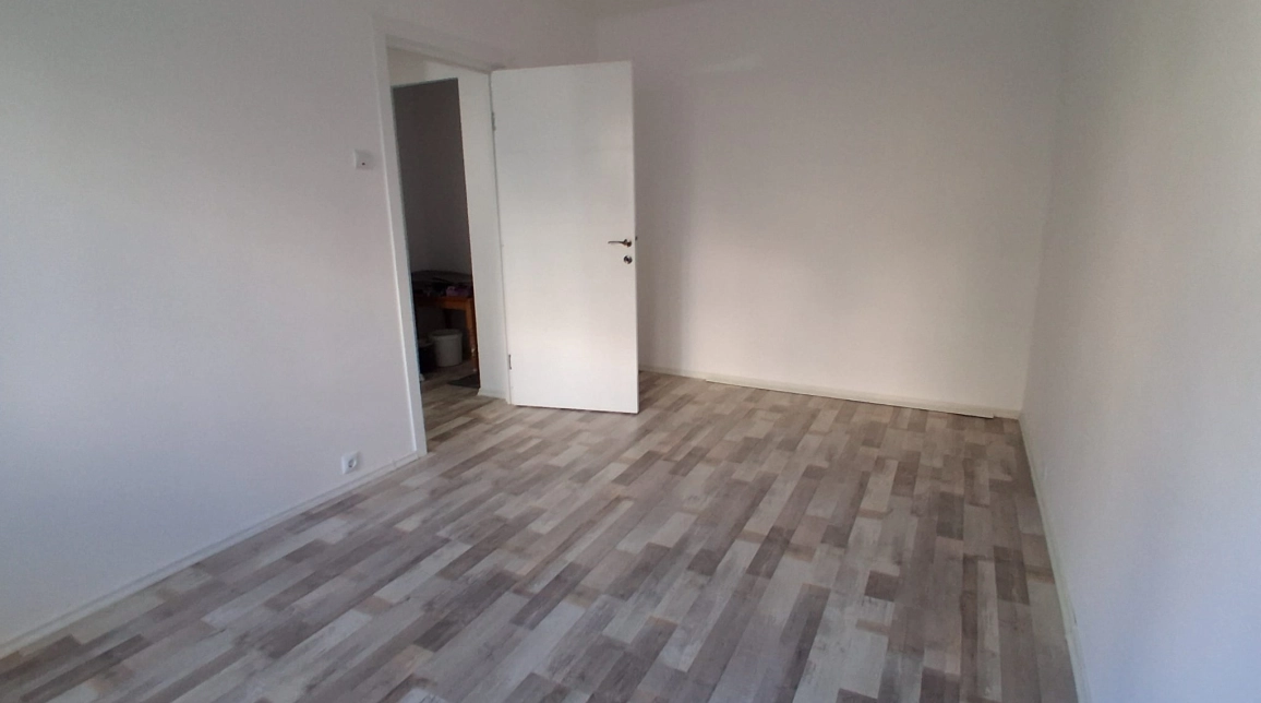 Oferta Podu Ros apartament 50 mp, 2 camere, semidecomandat, de vanzare,  liceul Cantemir imagine 1
