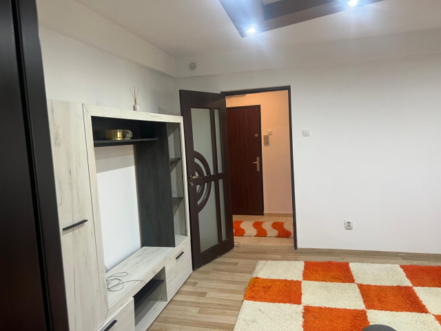 Apartament de vanzare, 2 camere,  semidecomandat,  53 mp, Podu Ros,  (Magazinul Tesko) 163010