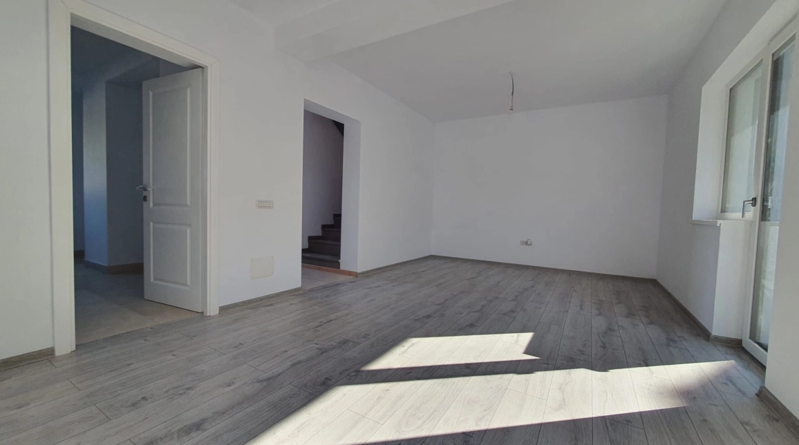 Oferta Casa, 4 camere , 117 mp, Bucium, de vanzare,  Visani la strada principala la 3min de Mall Family imagine 17