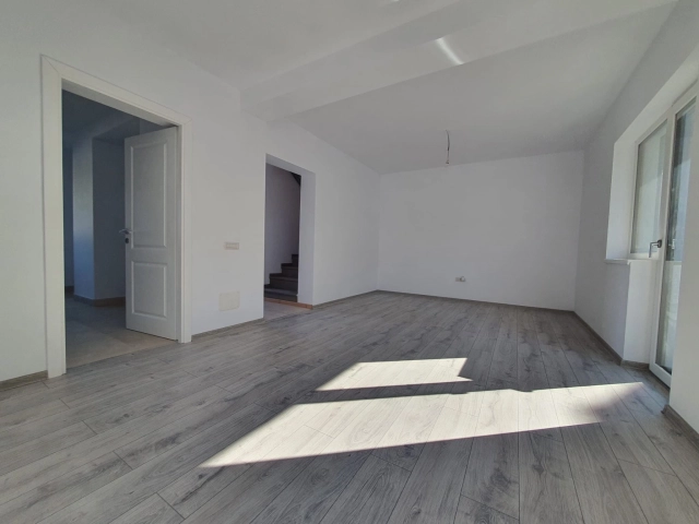 Apartament 4 camere - Bucium
