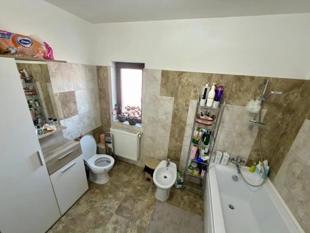 Apartament 4 camere - Valea Adanca