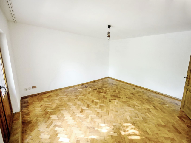 De vanzare apartament, 3 camere,  decomandat,  160 mp, Podul de Fier,  (Str. Brandusa) 163492