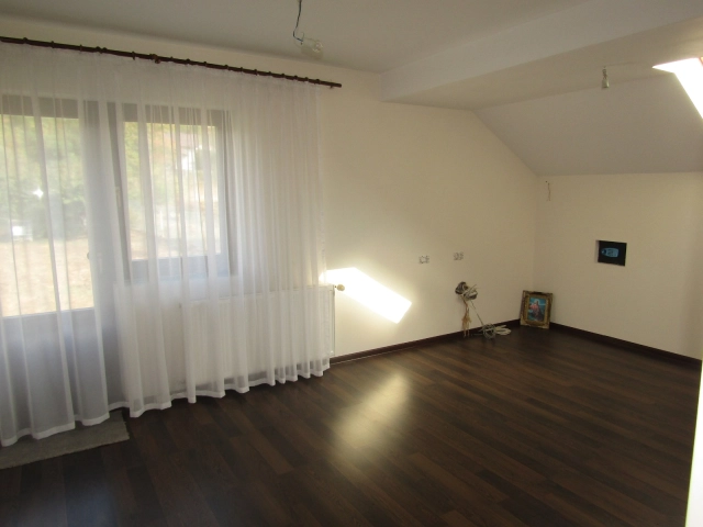 Apartament 6 camere - Barnova