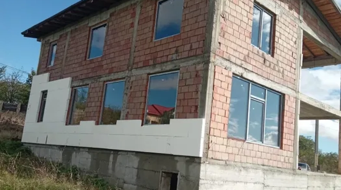 Oferta Casa de vanzare, 5 camere, 200 mp, Est,  Polivalenta imagine 2