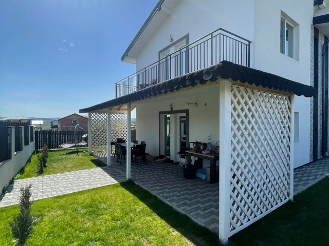 Apartament 4 camere - Miroslava