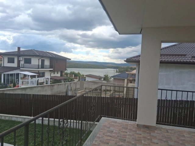 Apartament 6 camere - Lunca Cetatuii