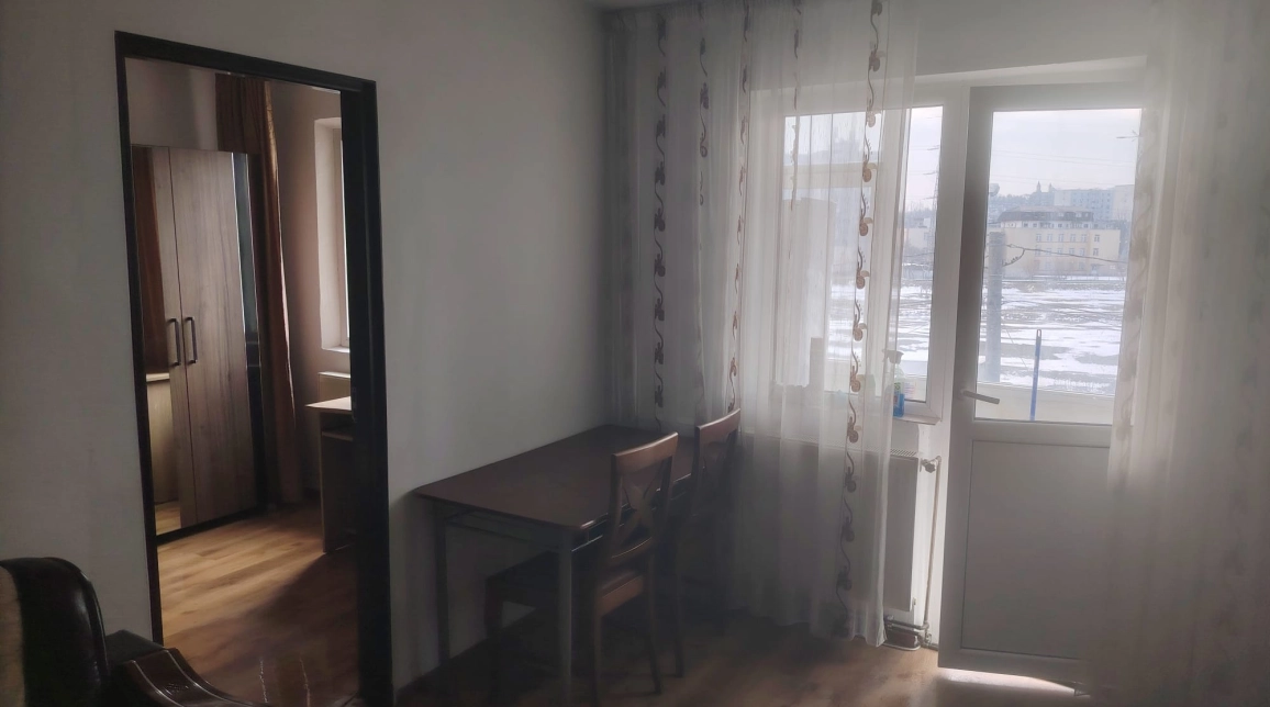 Oferta Alexandru cel Bun apartament 40 mp, 2 camere, semidecomandat, de inchiriat,  Piata Voievozilor imagine 3