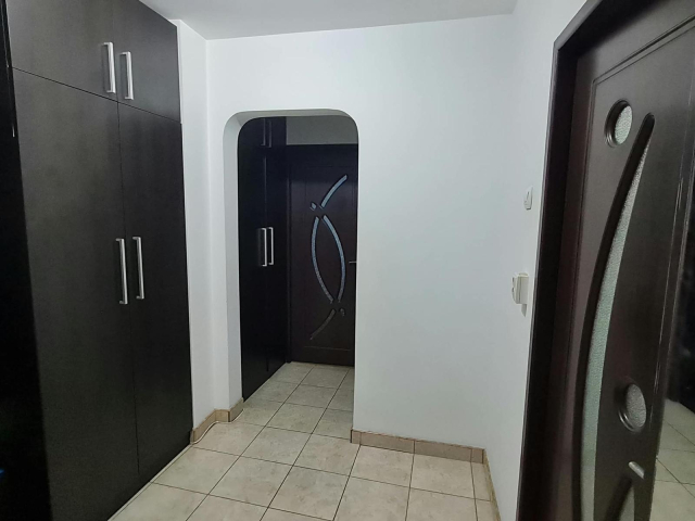 2 camere,  decomandat,  52 mp, de inchiriat apartament in zona Podul de Fier,  (Metropolitan) 163378