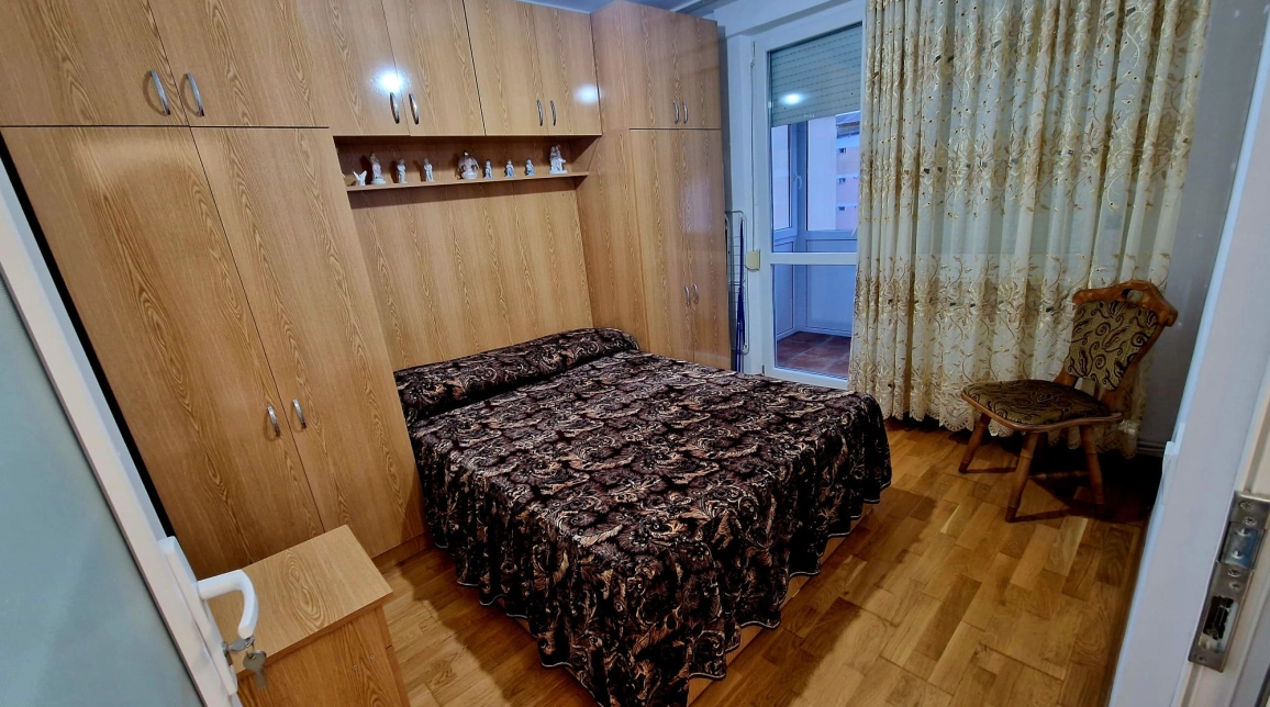 Oferta Calea Romanului apartament 45 mp, 2 camere, decomandat, de vanzare imagine 2