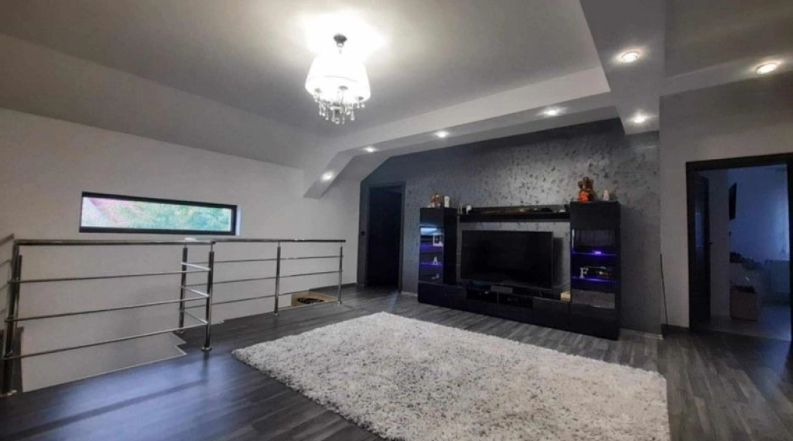 Oferta Casa de vanzare, 4 camere, 200 mp, Miroslava,  in spate la la Family Market imagine 1