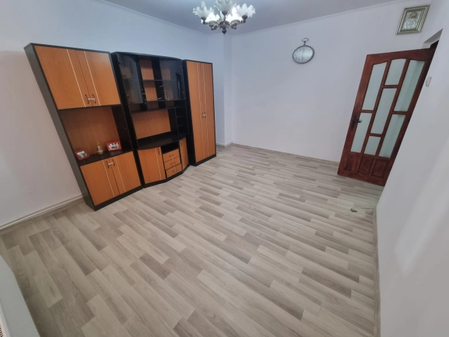 Apartament 3 camere - Podu Ros