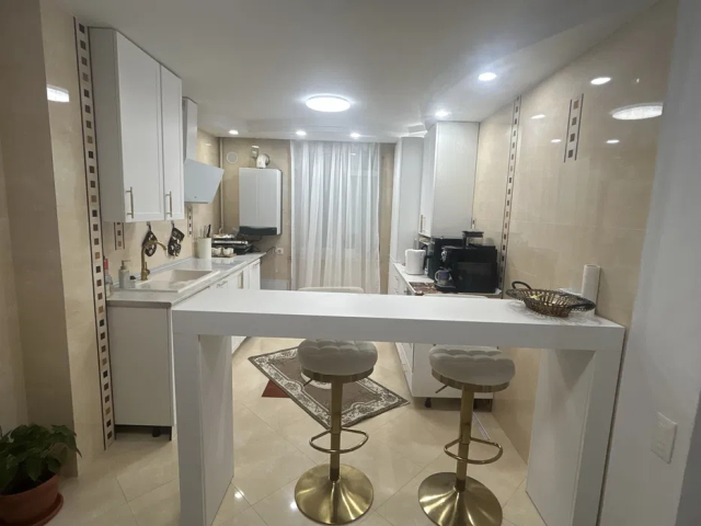 De vanzare apartament, 3 camere,  decomandat,  84 mp, Maratei,  (Alimentara 28) 162342