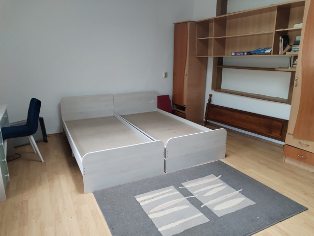 Apartament, 3 camere  semidecomandat,  90 mp, Central, de vanzare,  (in spate la facultatea de medicina) 163181