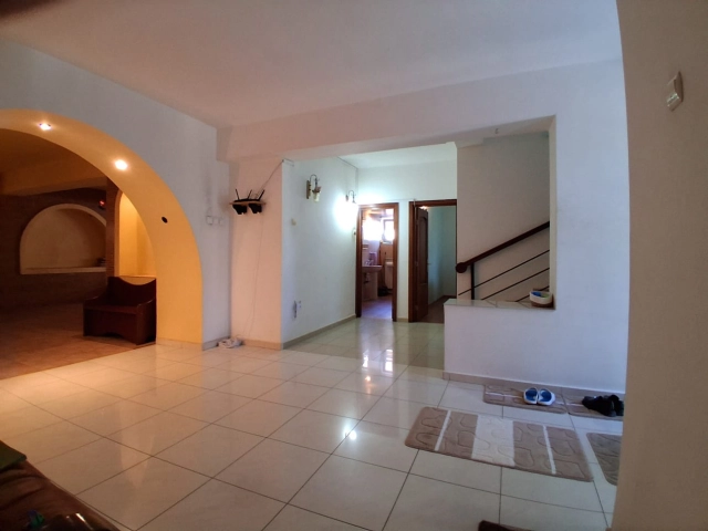 Apartament 5 camere - Bucium