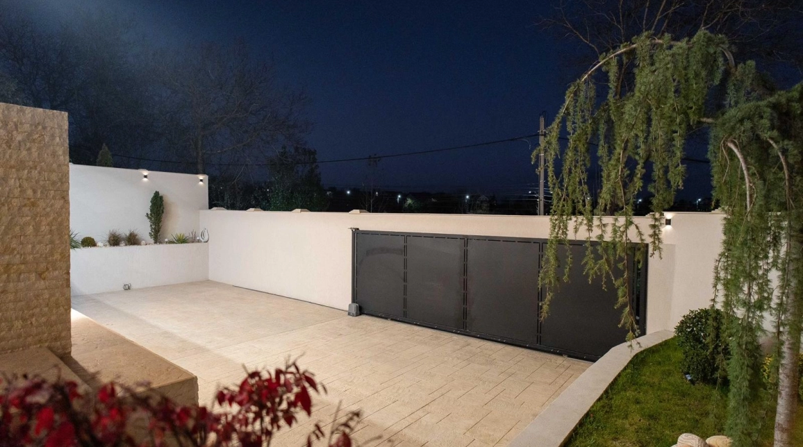 Oferta 6 camere, 245 mp, de vanzare casa in zona Breazu,  La asfalt imagine 1