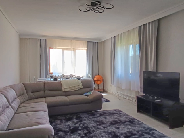 Apartament 5 camere - Aroneanu