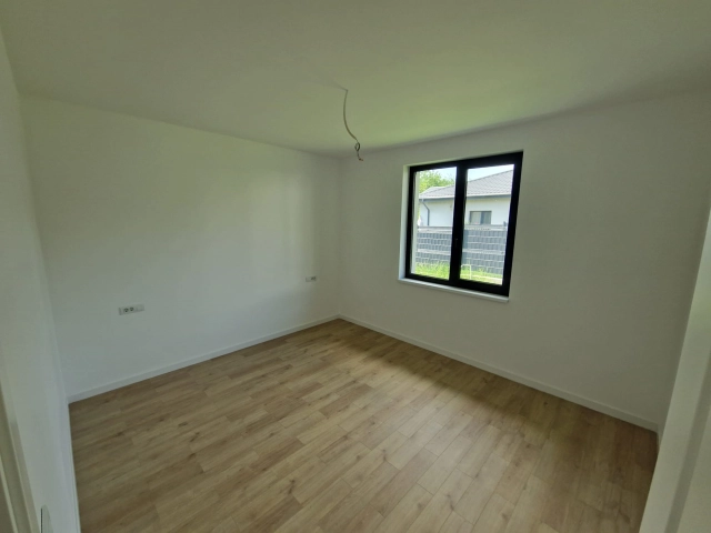 Apartament 4 camere - Miroslava