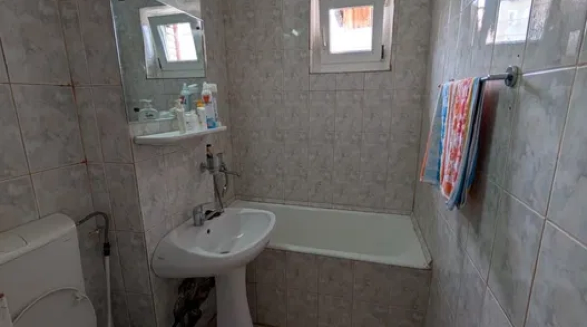 Oferta Darmanesti apartament 45 mp, 3 camere, semidecomandat, de vanzare imagine 8