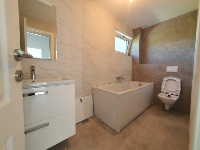 Apartament 4 camere - Bucium