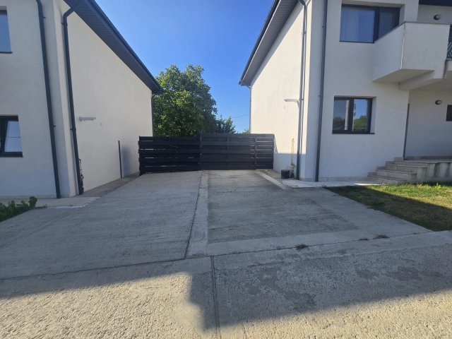 Apartament 4 camere - Bucium