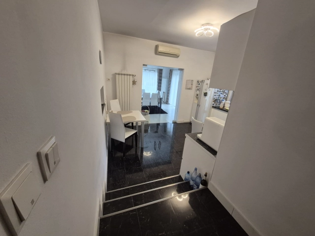 Apartament 5 camere - Bucium