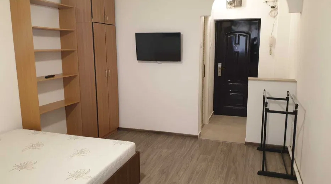 Oferta Apartament, 1 camera semidecomandat, 26 mp, Nicolina, de inchiriat,  Marcomed Center imagine 2