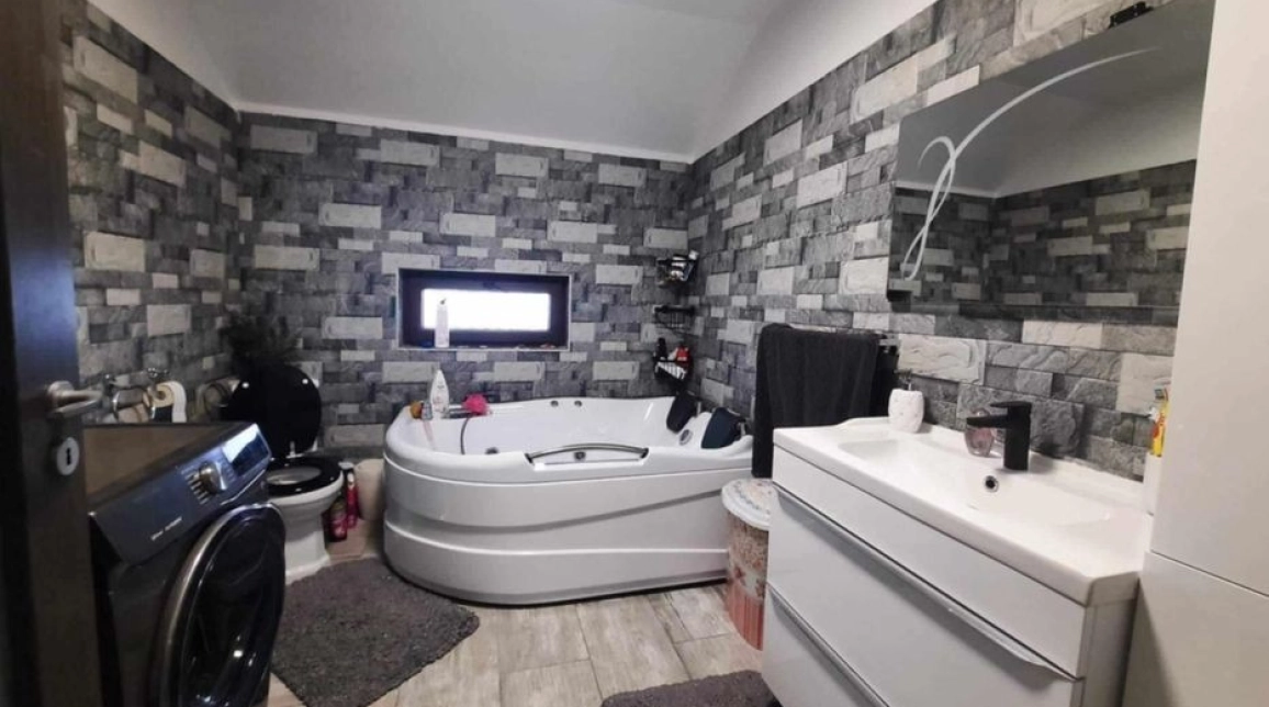 Oferta Casa de vanzare, 4 camere, 200 mp, Miroslava,  in spate la la Family Market imagine 9