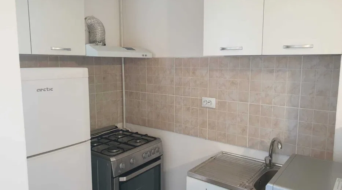 Oferta Apartament, 1 camera semidecomandat, 26 mp, Nicolina, de inchiriat,  Marcomed Center imagine 3