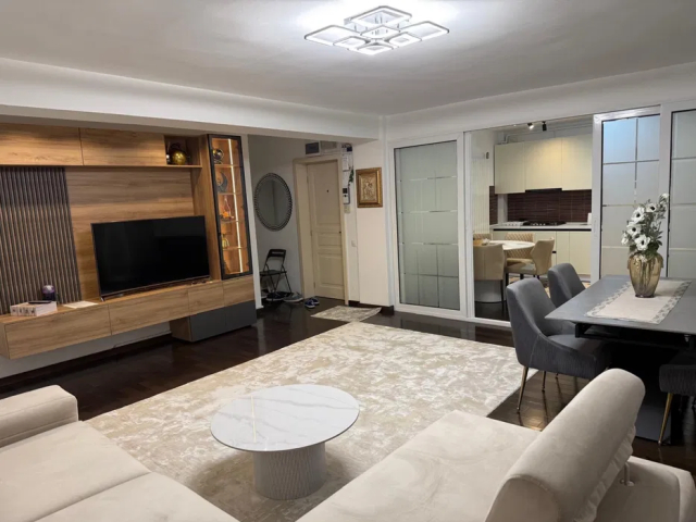 3 camere,  semidecomandat,  92 mp, de vanzare apartament in zona Calea Romanului,   162678