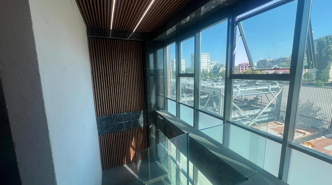 Oferta 2 camere, open-space, 100 mp, de vanzare apartament in zona Centru,  Bloc Mercur Mary-vis a vis de Palas Mall imagine 9
