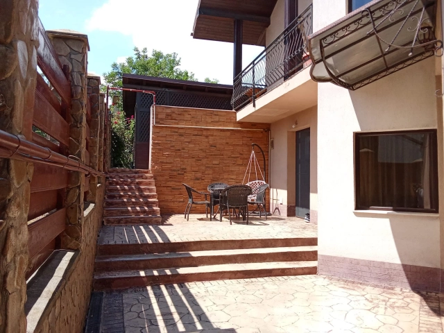 Apartament 8 camere - Bucium
