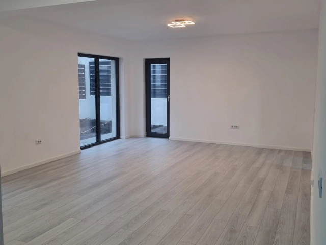 Apartament 4 camere - Miroslava