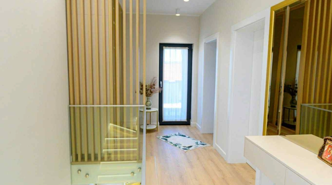 Oferta Casa, 4 camere , 120 mp, Valea Adanca, de vanzare,   Mega Image imagine 2