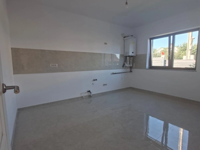 Apartament 4 camere - Miroslava