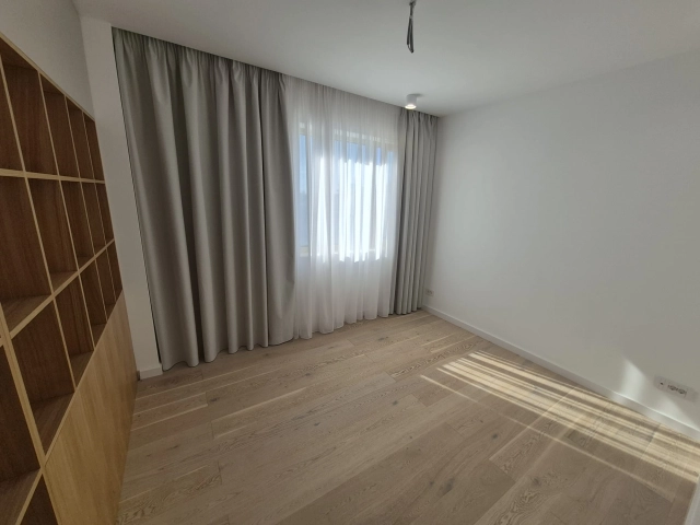 Apartament 5 camere - Miroslava