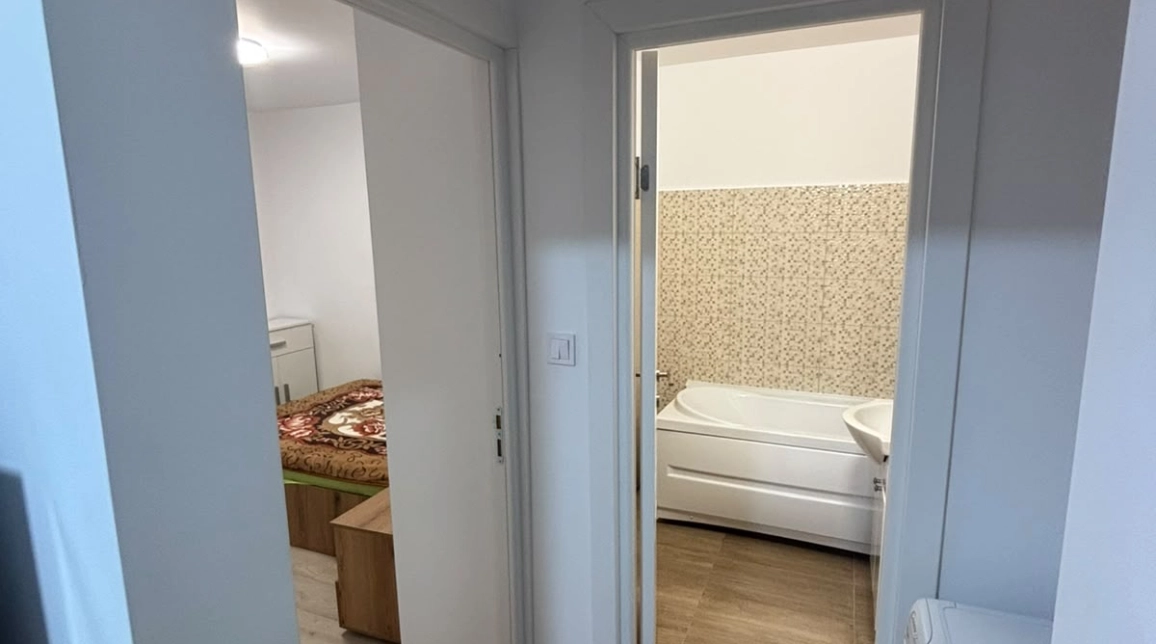 Oferta Apartament, 2 camere semidecomandat, 45 mp, Podul de Fier, de inchiriat,  Tg. Cucu imagine 3